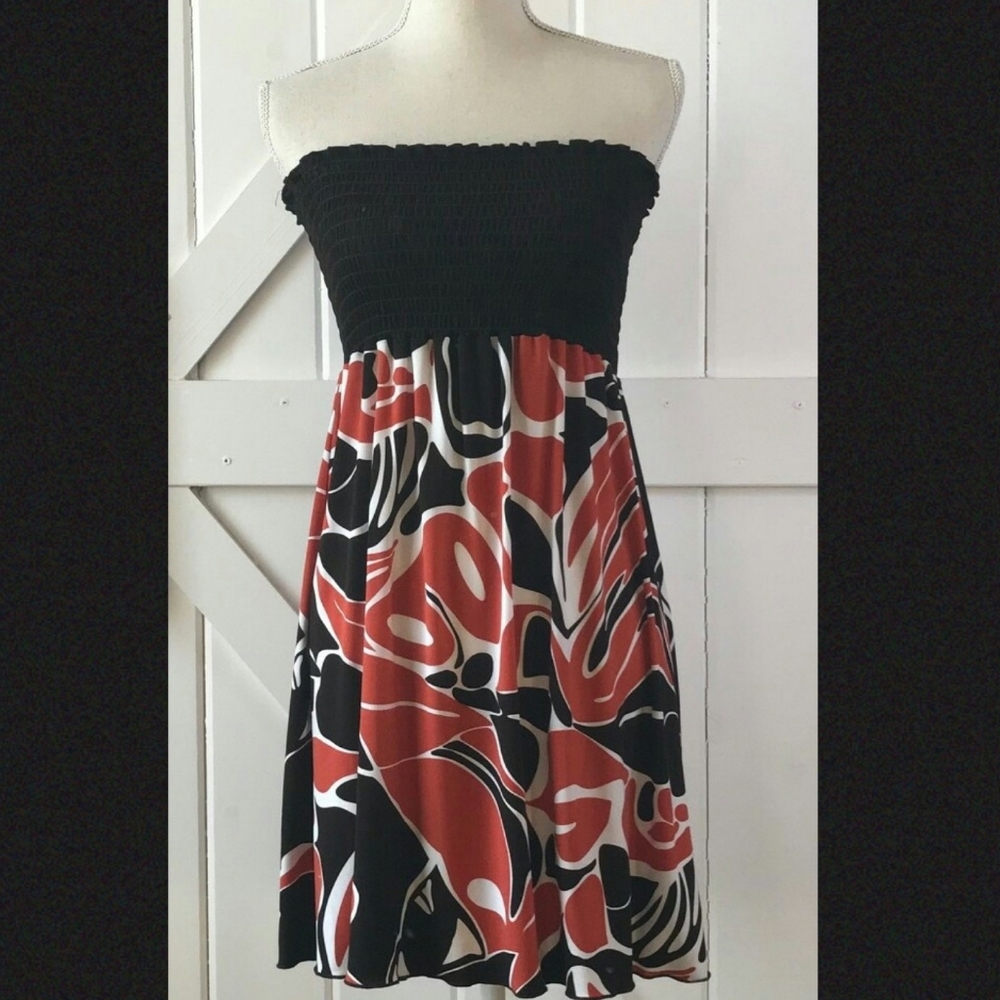 Windsor Smocked Printed Strapless Fit & Flare Dress small